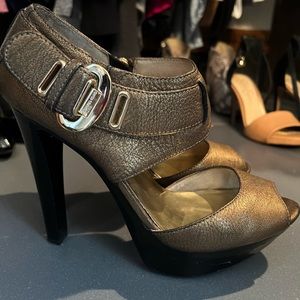 Gold and black Michael Kors 5” heels size 8.5